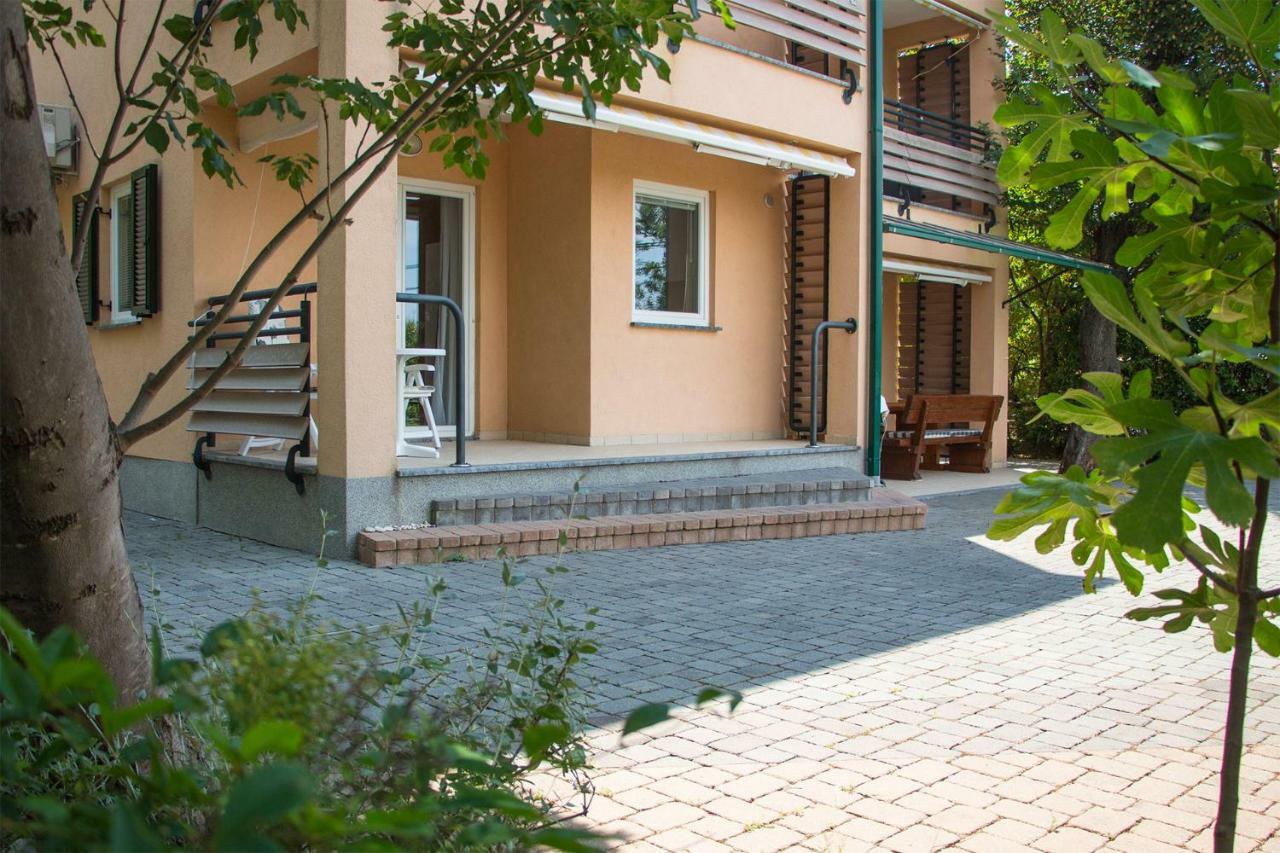 Lukovo Seafront Apartments Extérieur photo